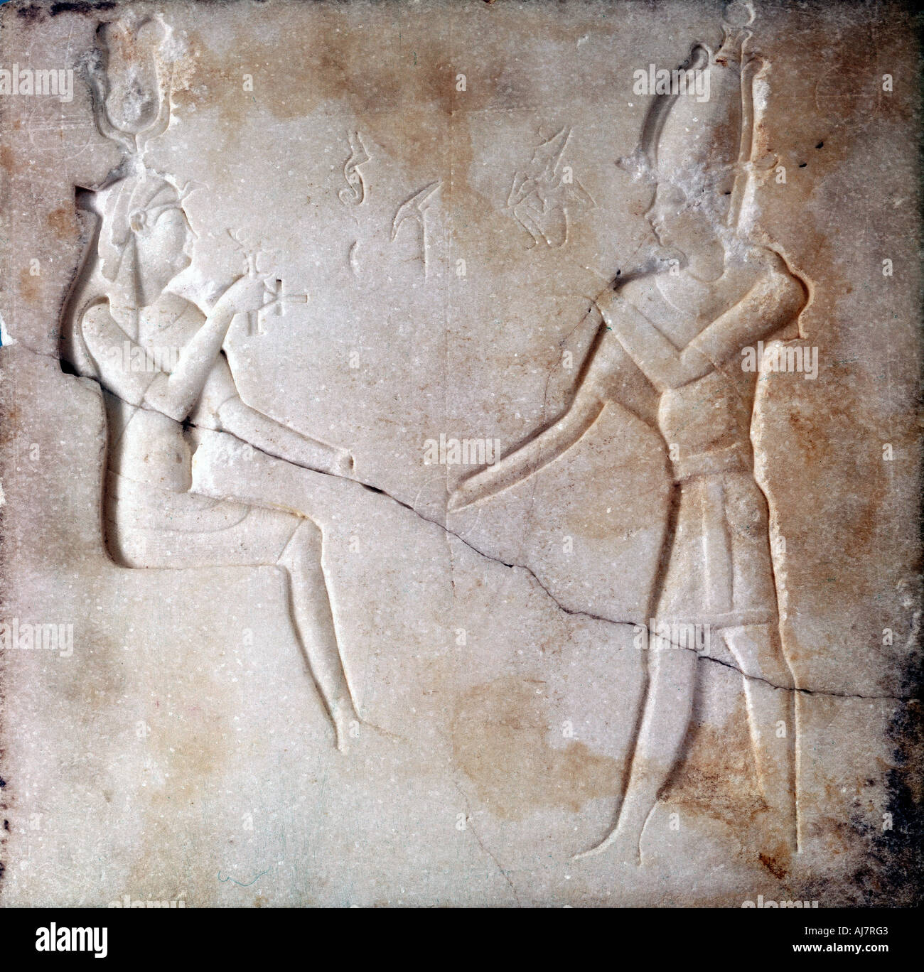Bas-Relief zeigt die Götter Isis und Osiris, Ptolemäischer Zeit, das alte Ägypten, 323-30 BC. Artist: Unbekannt Stockfoto
