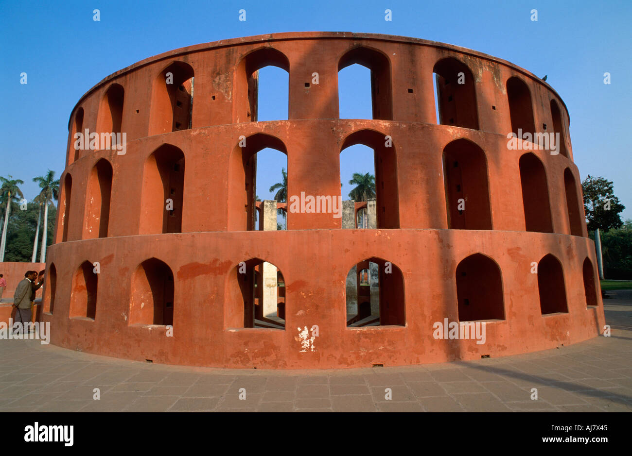 Außenseite der Ram Yantra Höhe Azimut Instrument, Stein Sternwarte Jantar Mantar, New Delhi, Indien Stockfoto