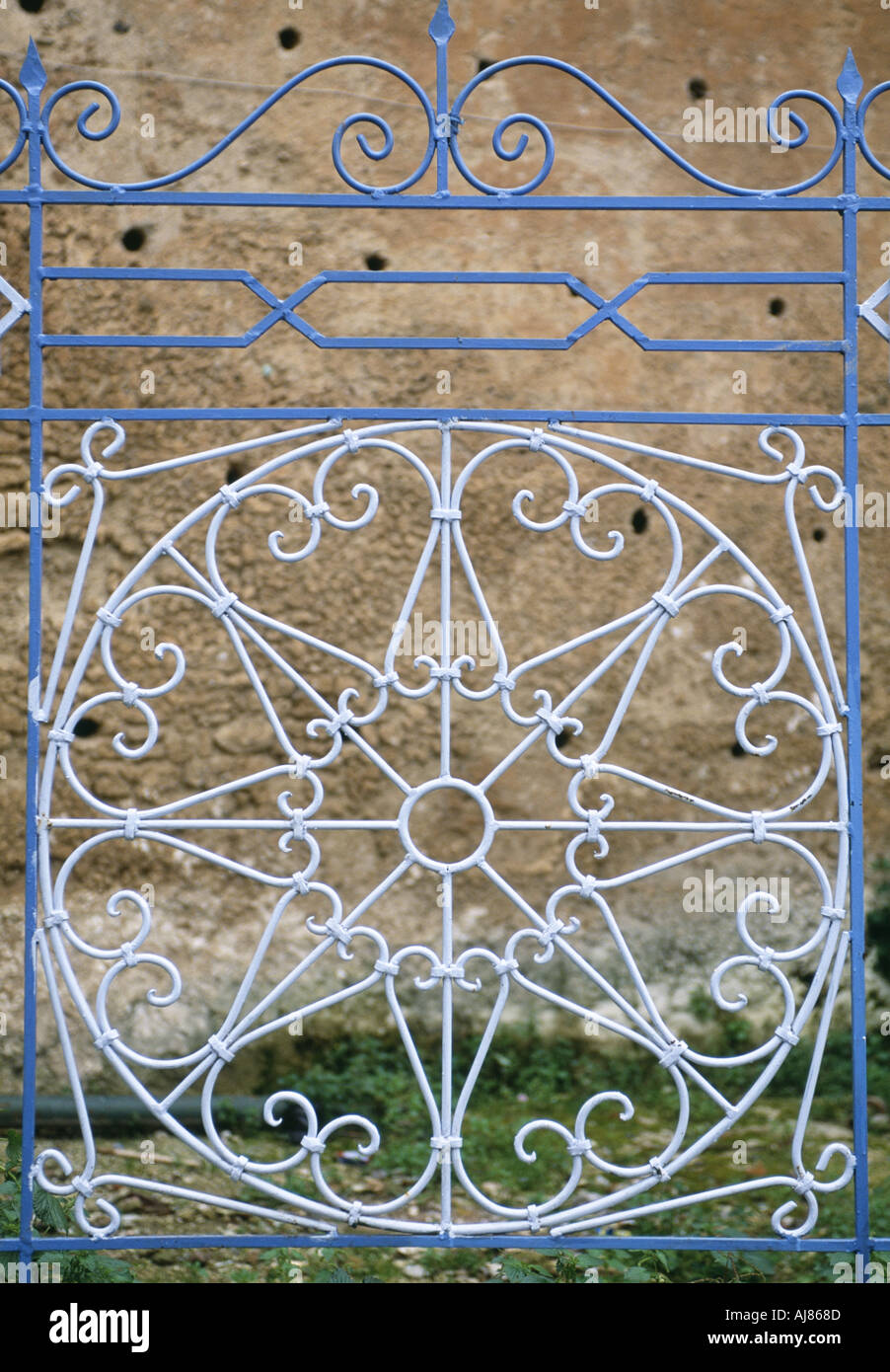 Detail der Eisenwerk am Gate in Chefchaouen, Marokko Stockfoto