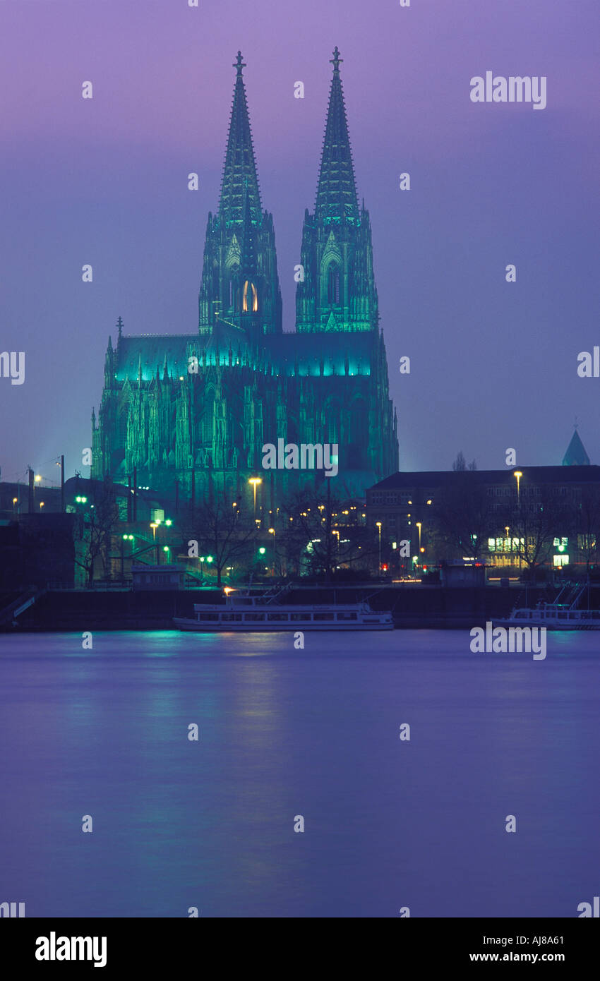 Kathedrale und Fluss Rhein Köln Deutschland Stockfoto