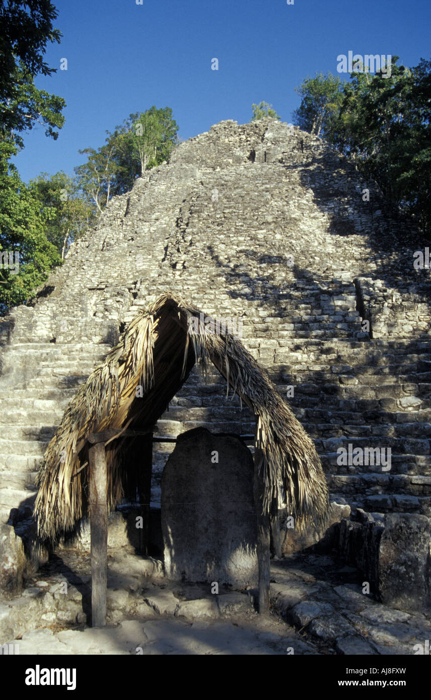 La Iglesia Struktur in der grupo Cobá bei den Maya-Ruinen von Cobá, Quintana Roo, Mexiko. Stockfoto