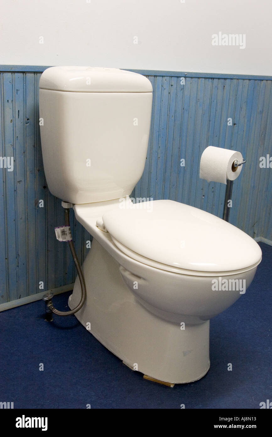 Wasser sparende Toilette Stockfoto