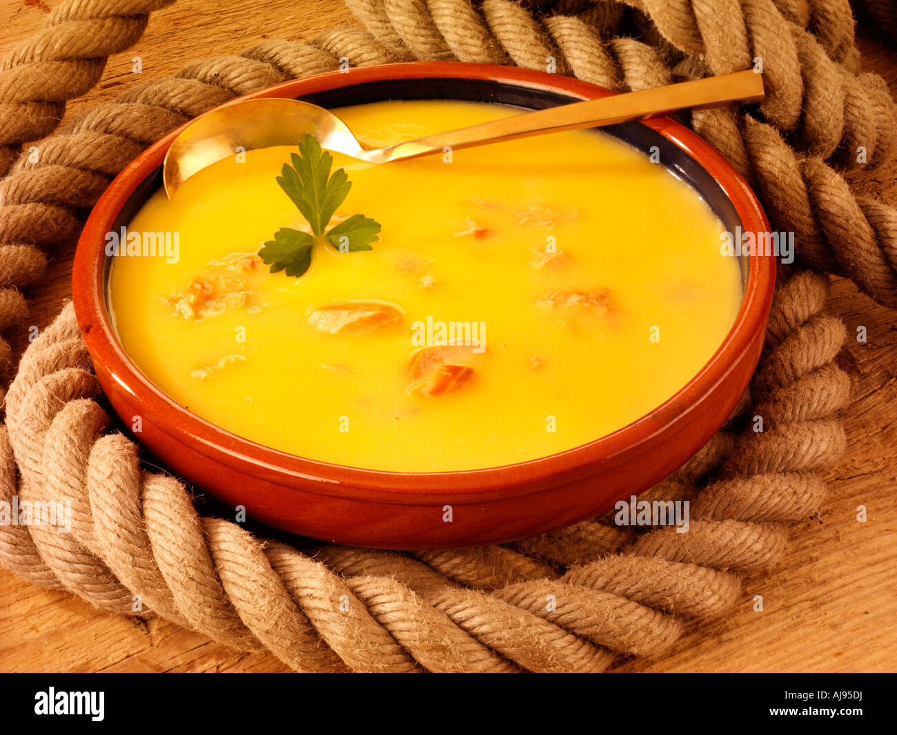 SCHOTTISCHER GERÄUCHERTER LACHS SUPPE Stockfoto