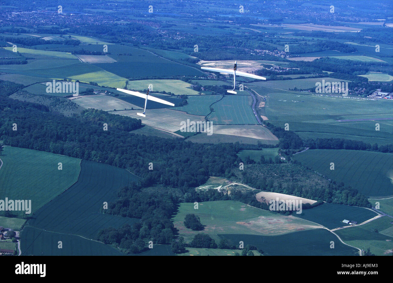 Zwei Segelflugzeuge durchführen eines Loopings über Buckinghamshire England Stockfoto