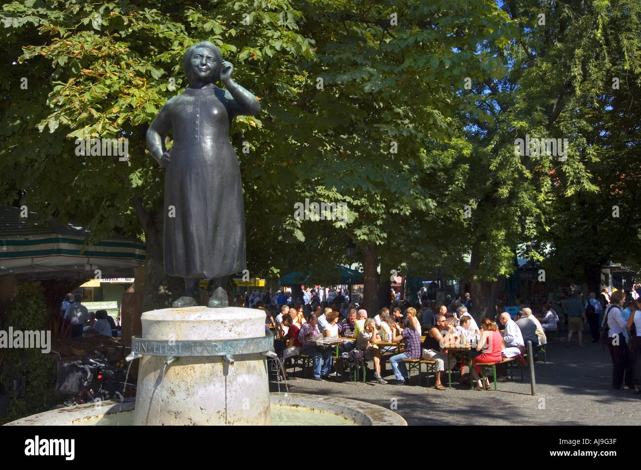 Liesl Karlstadt Kunst Bronze Skulptur auf dem berühmten Viktualienmarkt