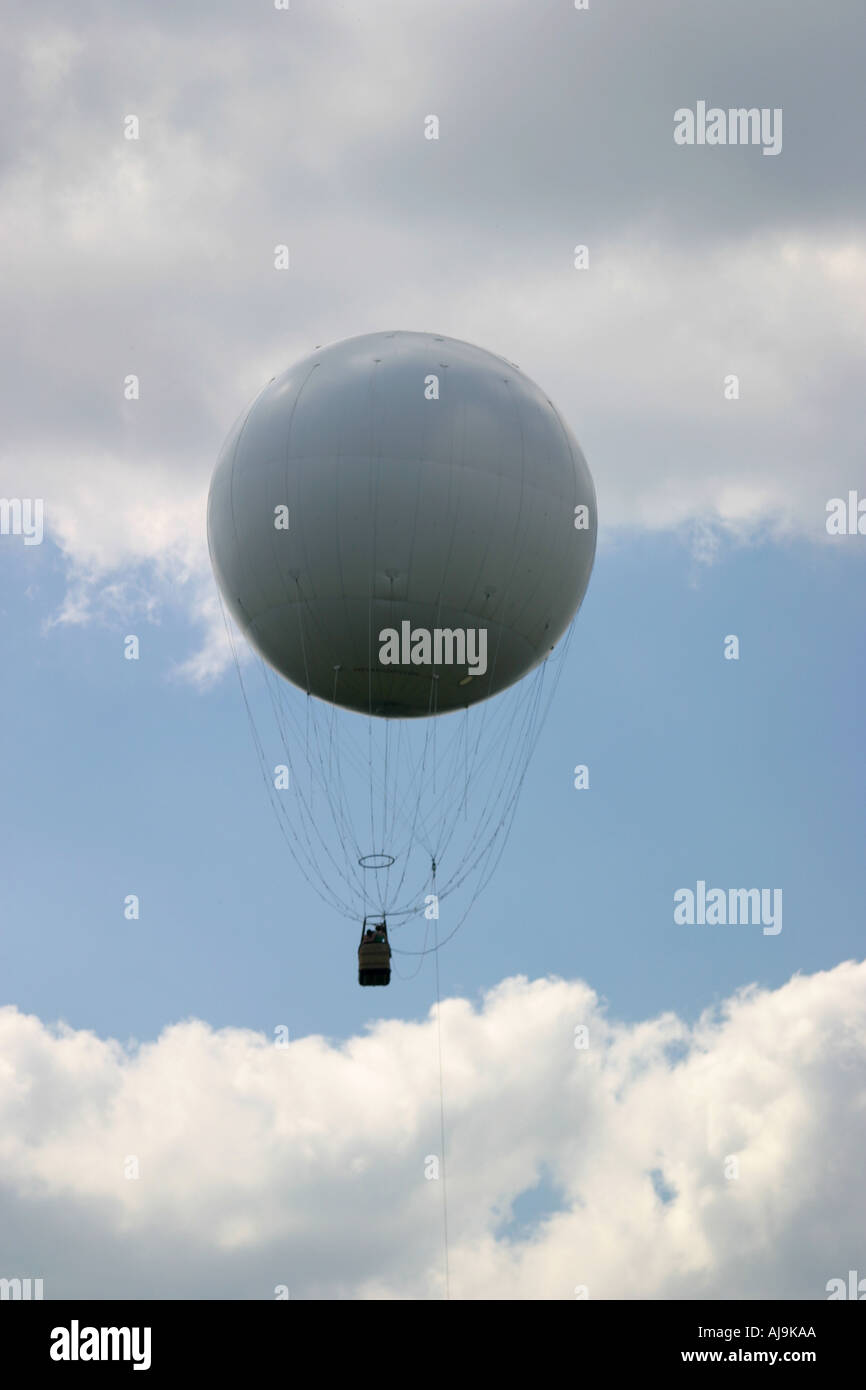 Heißluftballon in den Himmel Stockfoto