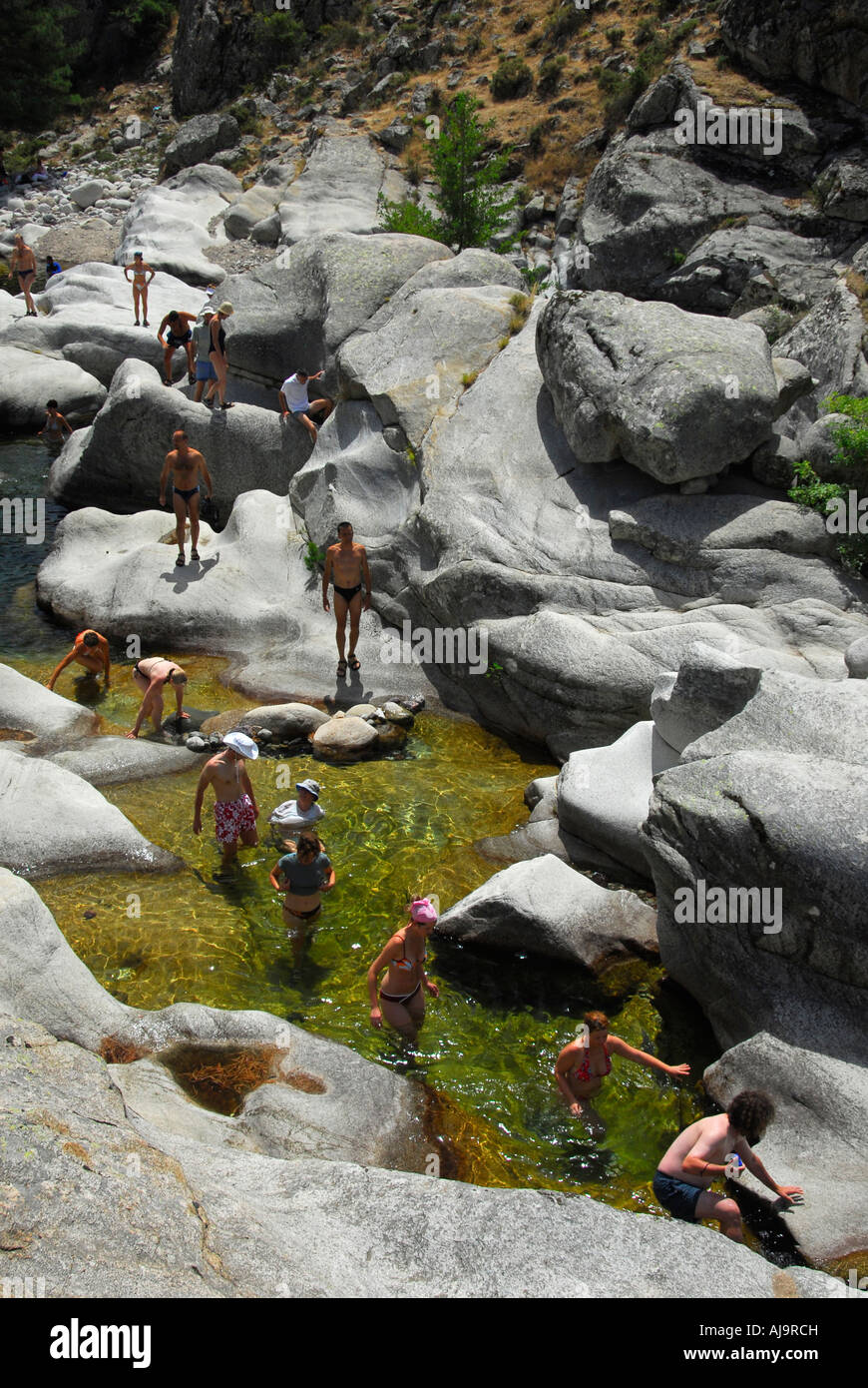 Reisegruppe Spaß im Fluss Golo, Korsika, Frankreich Stockfoto