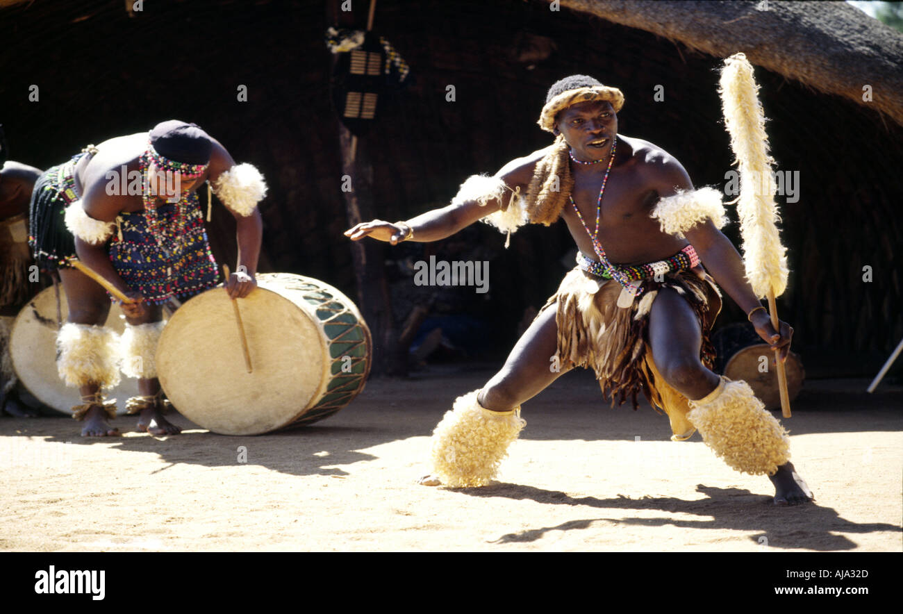 Zulu-Tänzer-Hochzeits-Zeremonie im Tal der tausend Hügel Kwazulu-Natal South Africa RSA Stockfoto