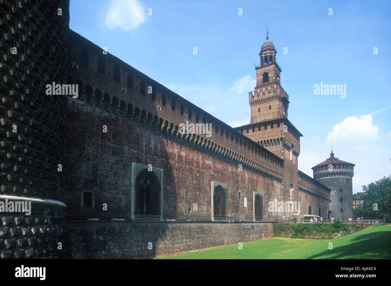 Castello Sforzesco mit Wänden ein Turm außerhalb von Mailand Mailand Lombardei Italien Europa Stockfoto