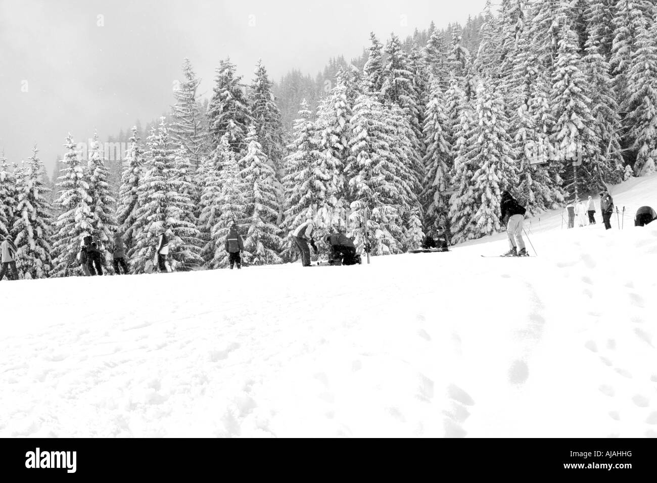 Skifahrer auf den Pisten von Zell bin Zee Ski Resort, Österreich. Stockfoto