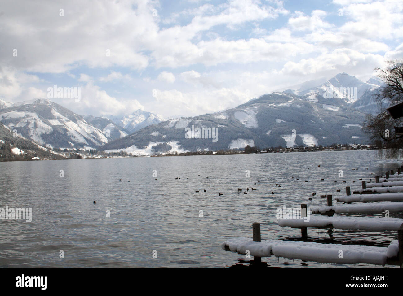 Malerische Aussicht auf Zeller See See, Zell am See bin Zee Skigebiet, Österreich. Stockfoto