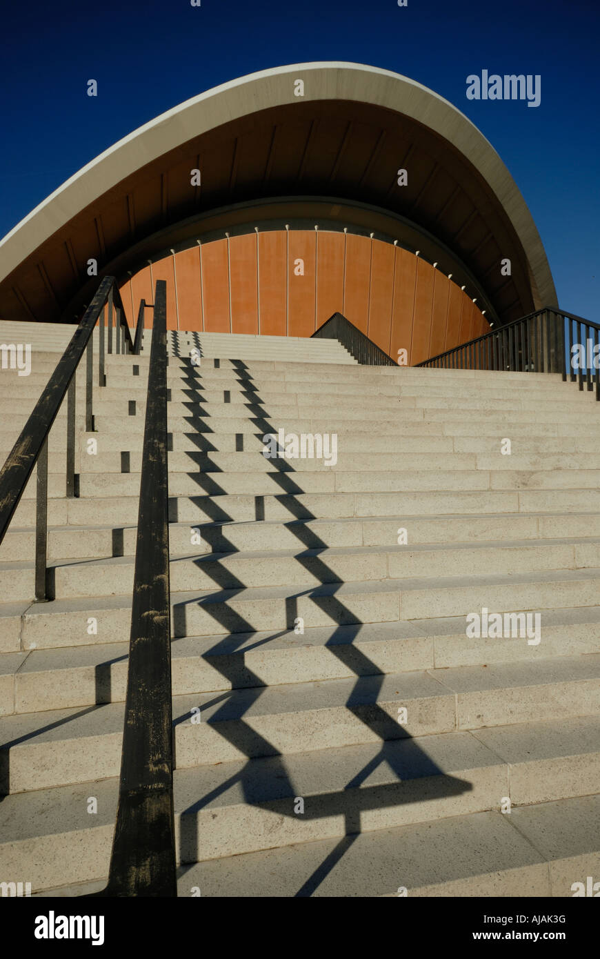 Berlin. HKW. Haus der Kulturen der Welt. Ehemalige Kongresshalle. Kongresshalle in Berlin Tiergarten. Stockfoto