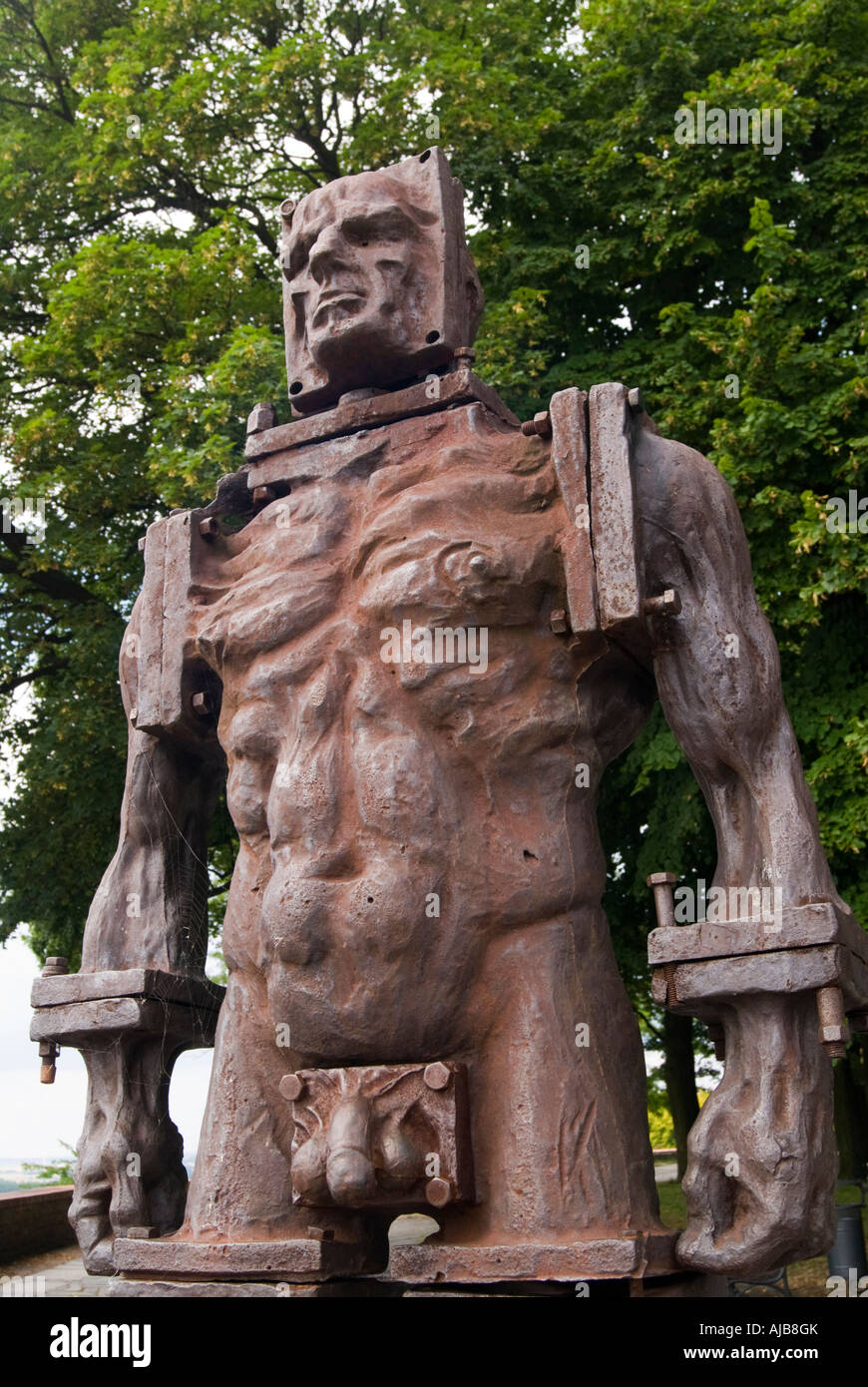 Eisen-Mann-Statue von Zbigniew Fraczkiewicz Burg Bratislava Slowakei Stockfoto