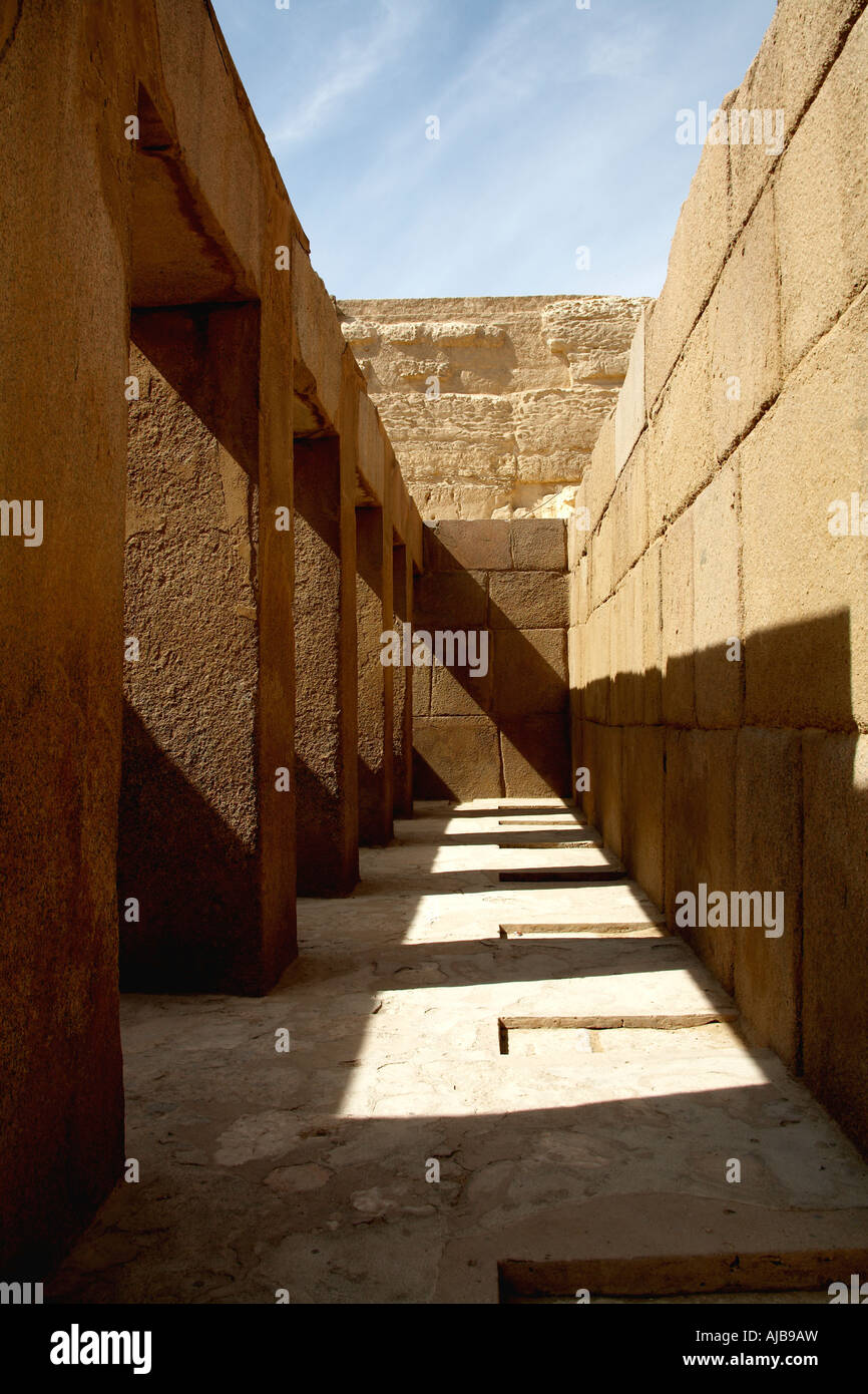 Gerade geschnittene, eng anliegende Schnitt Granit Steinblöcke im Innenhof von Khafre s Tal Tempel Gizeh Kairo Ägypten Afrika Stockfoto
