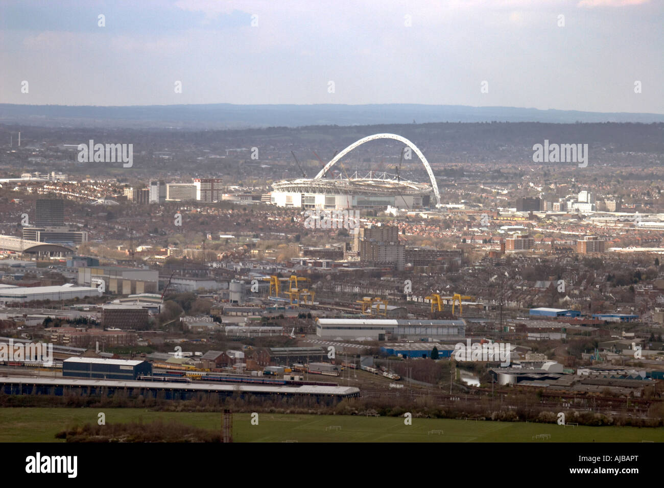 Luftbild Norden westlich von Wembley-Stadion und suburban Gebäude London HA9 England UK Stockfoto