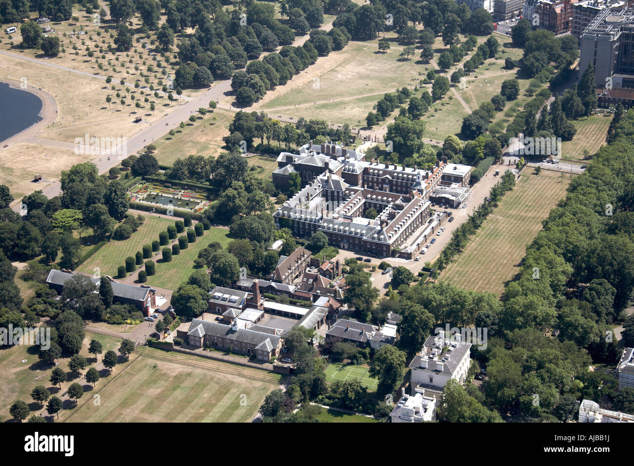 Luftbild südöstlich von Kensington Palace Westecke der Kensington Gardens Stadt von Westminster London W8 W2 SW5 England UK H Stockfoto