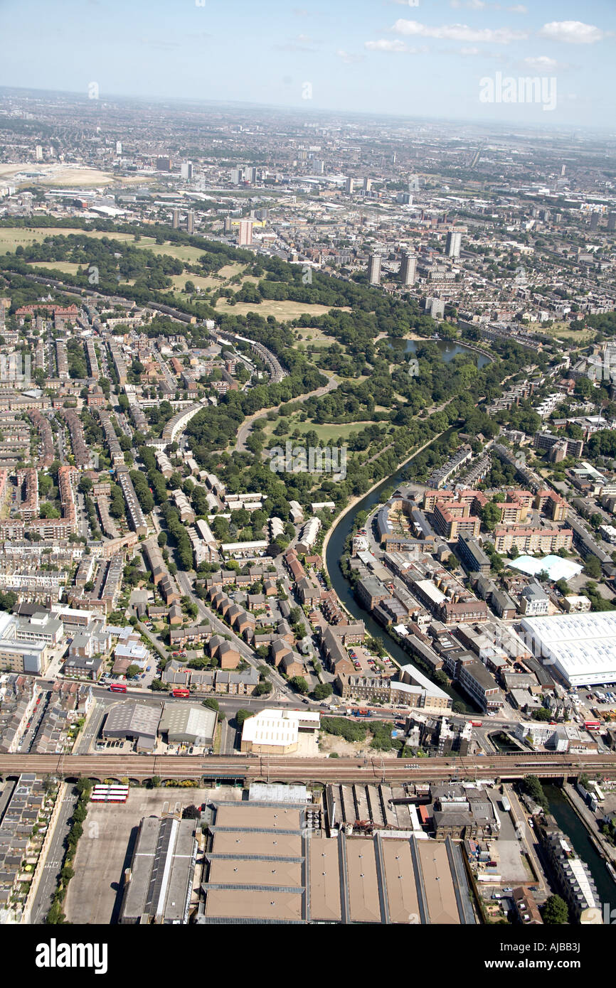 Luftbild östlich von Victoria Park Hertford Union Canal urban Gehäuse Tower Hamlets London E2 E3 England UK hohe schräg Stockfoto