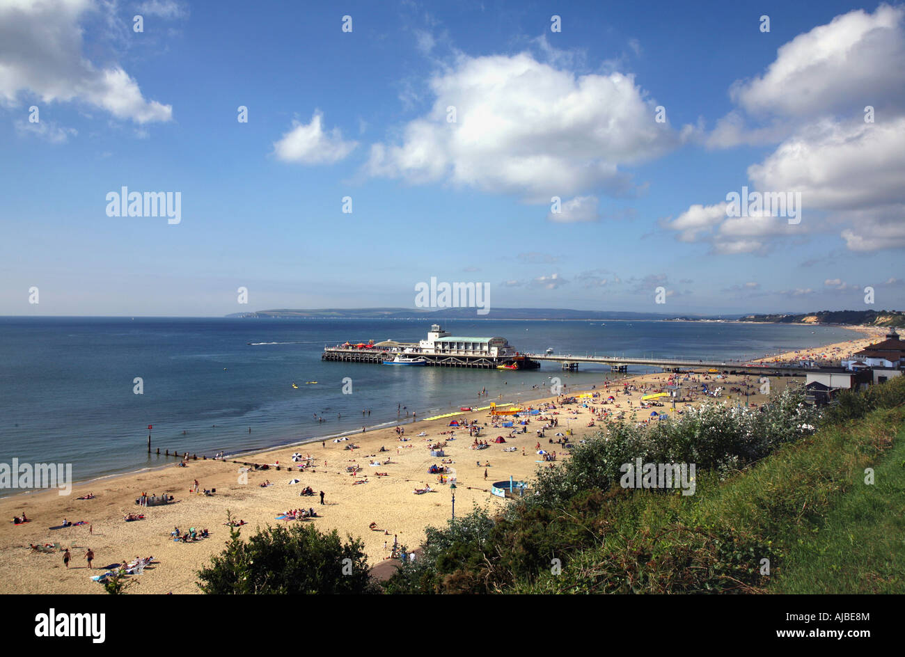 Bournemouth-Strand und dem Pier von East Cliff Stockfoto