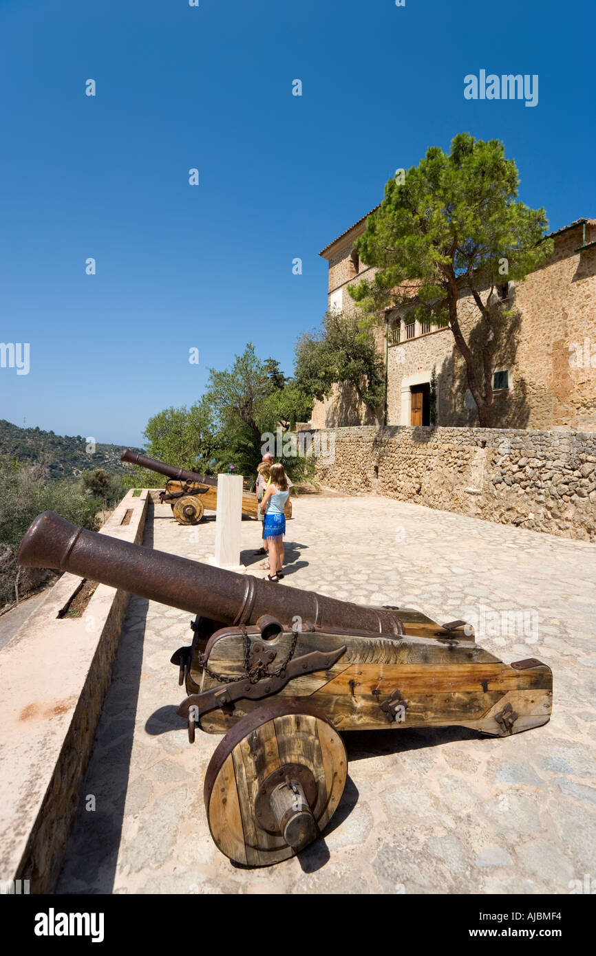 Kirchengebäude in dem Dorf Deia an der West Coast Road, Mallorca, Spanien Stockfoto