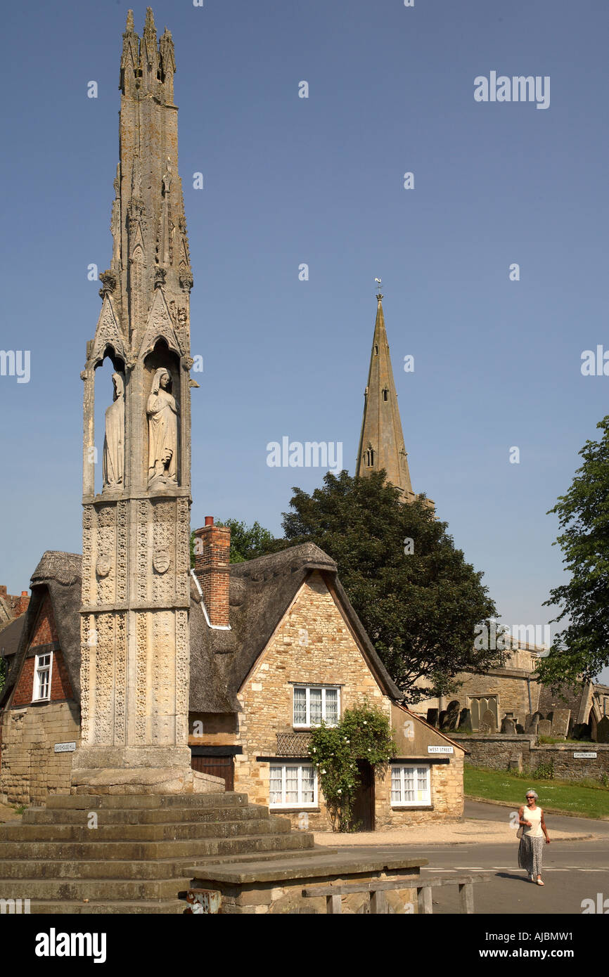 England. Geddington. Eleanor Cross Stockfoto