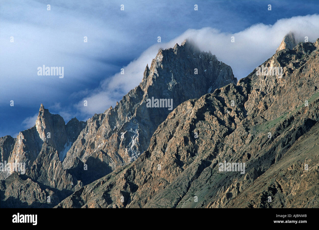 PAKISTAN Bergkulisse gesehen von Sust auf den nördlichen Ausläufern des pakistanischen Ende der Karakorum Highway Stockfoto