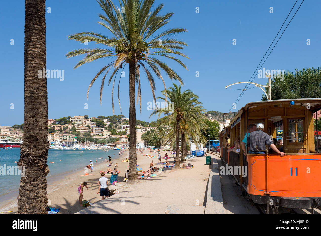 Straßenbahn am Strand von Port de Sóller (Puerto Soller), West Coast, Mallorca, Spanien Stockfoto