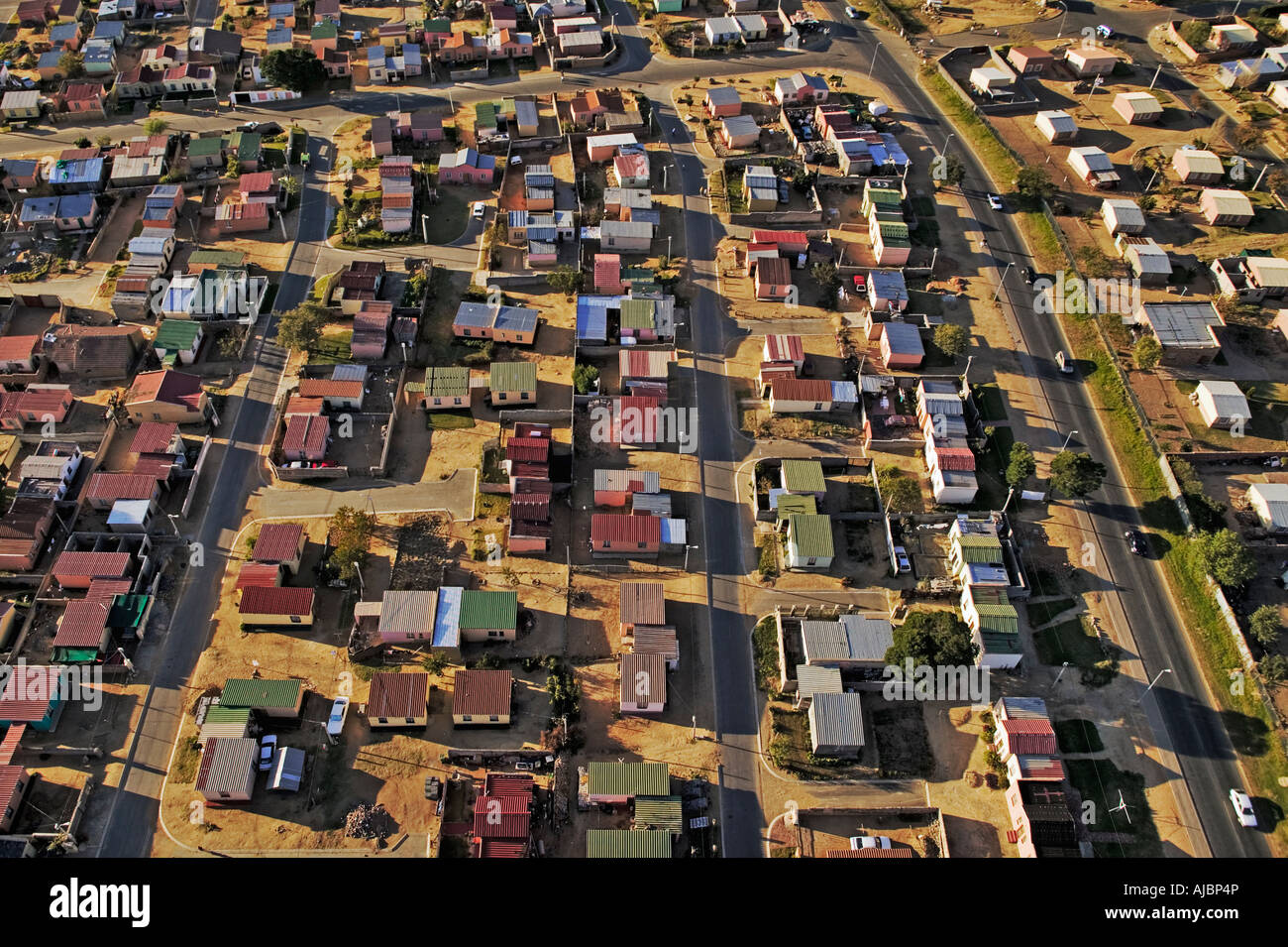 Luftaufnahme von preiswerten Wohnungen Stockfoto