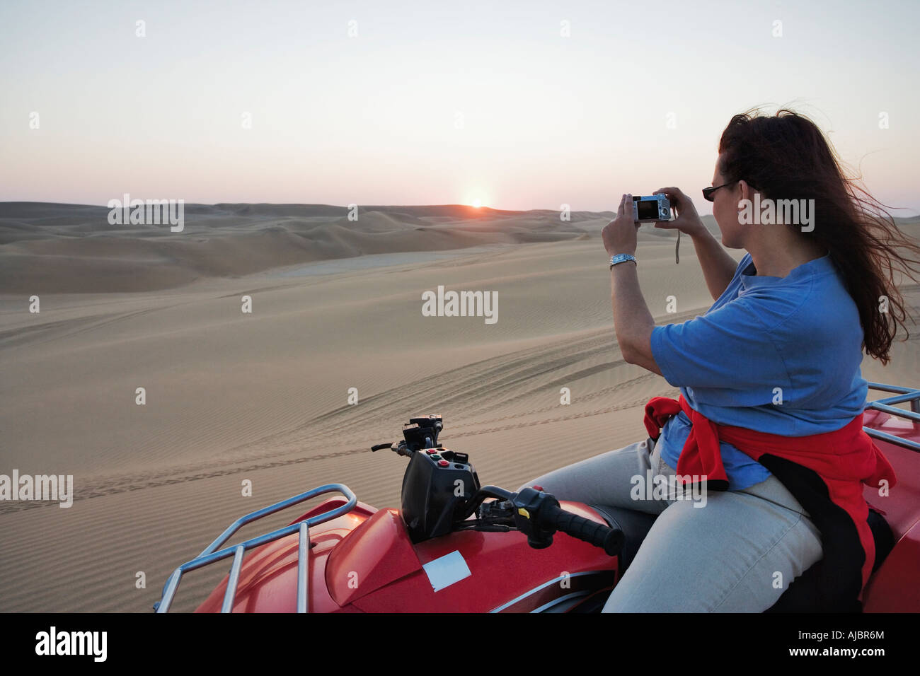 Frauen auf Quadbike Aufnahme Stockfoto