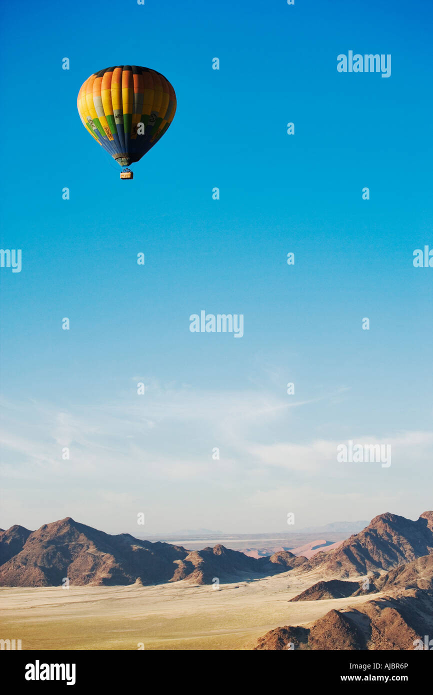 Heißluft-Ballon im Flug - Scenic Stockfoto