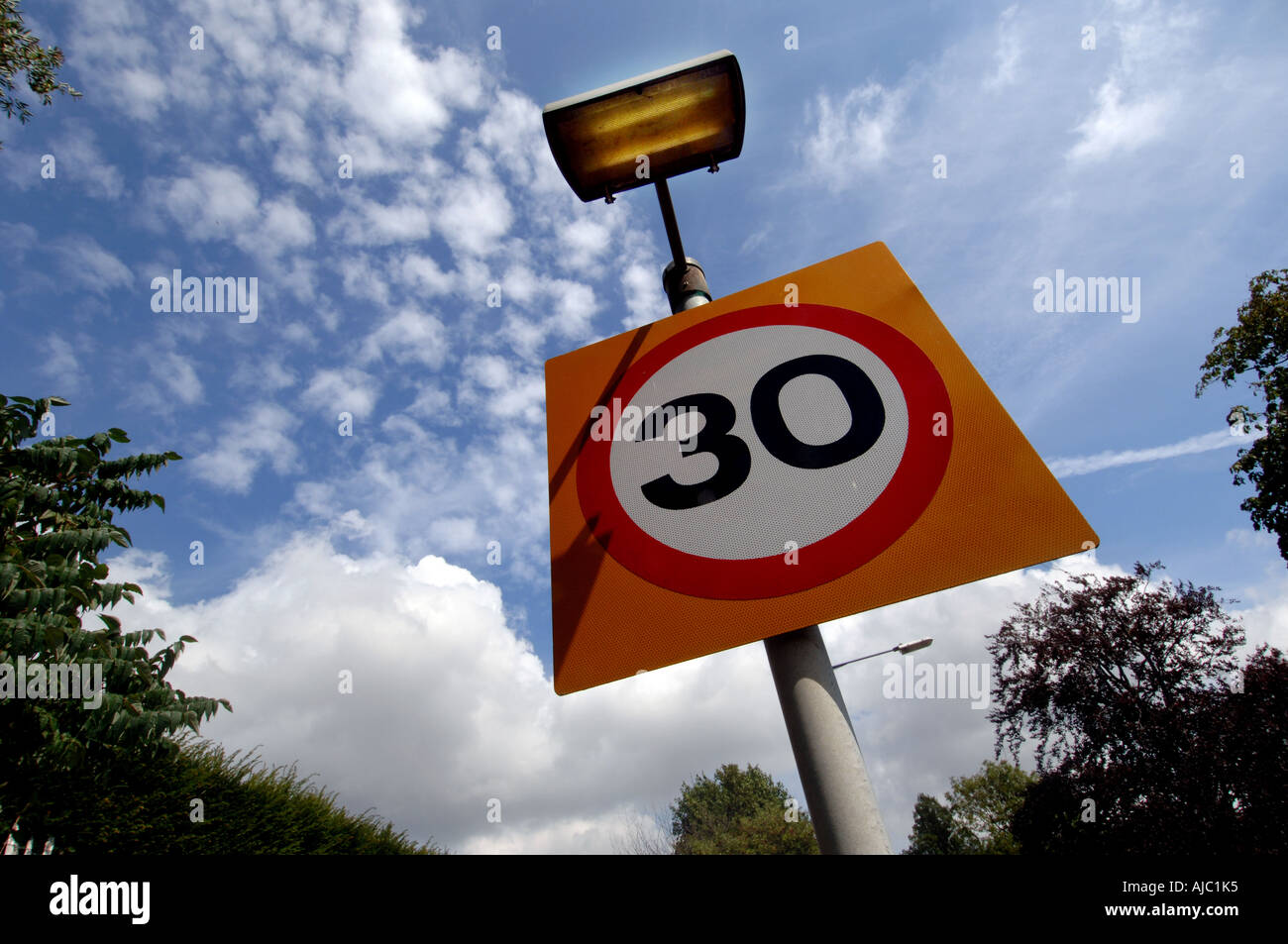 30 Meilen pro Stunde Höchstgeschwindigkeit Bereich Warnung anmelden Lewes East Sussex England Stockfoto