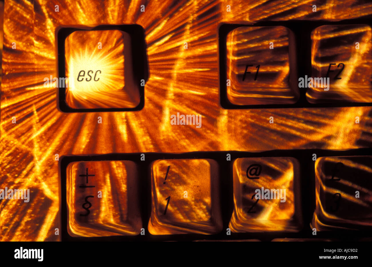 Ein Sunburst konzentrierte sich auf die Escape-Taste der Tastatur-Computer-Viren infizieren Windows PCs weltweit Stockfoto