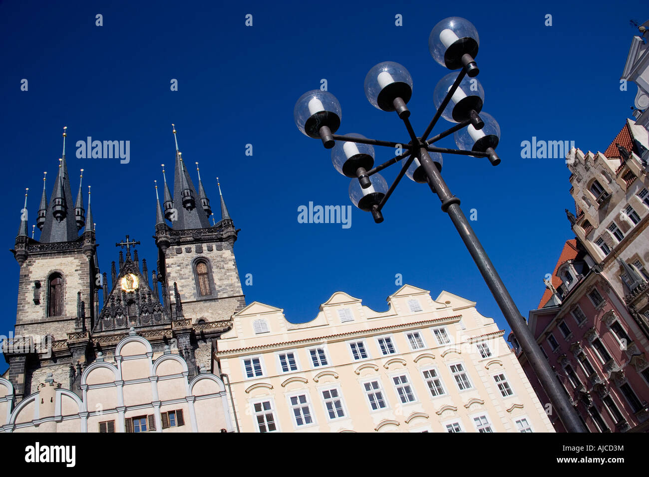 Tschechische Republik Tschechien Bohemia Prag Laternenpfahl vor der Frauenkirche vor Tyn In den Altstädter Ring Stockfoto