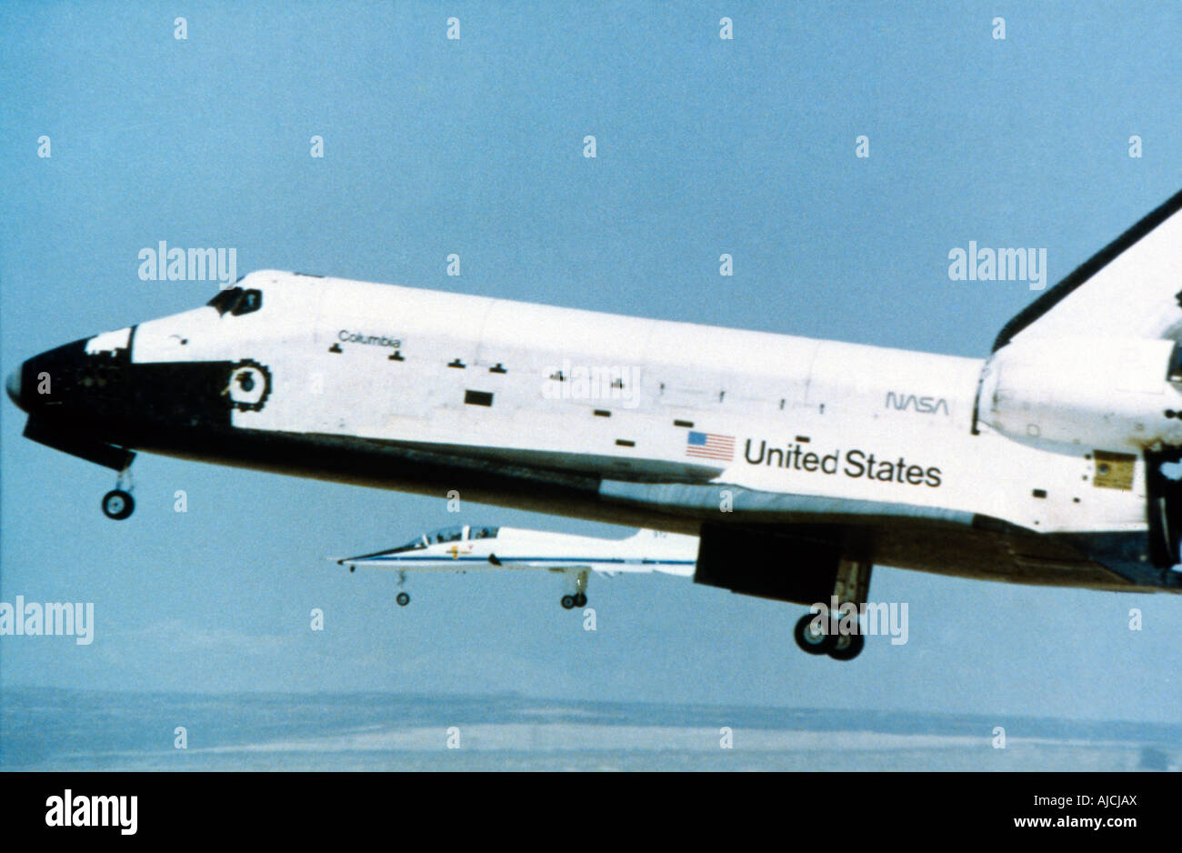 Ersten Shuttle-Flug Columbia Landung mit Chase Plane Stockfoto
