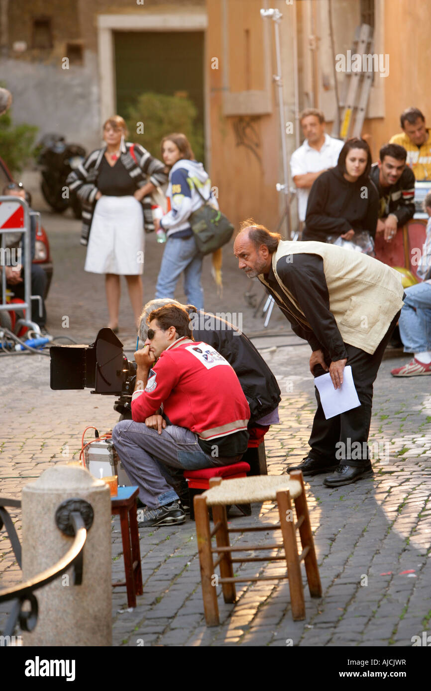 Filmemacher, die Dreharbeiten In den Straßen von Rom, Italien Stockfoto