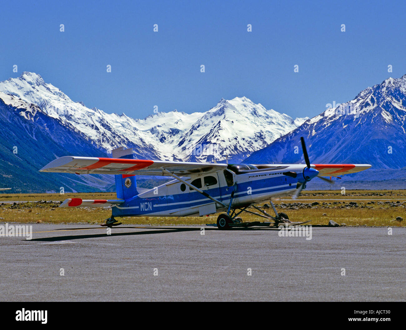 Mt Cook Airline Pilatus PC-6 Turbo Porter Ski Flugzeug in Mt Cook Flughafen New Zealand Stockfoto