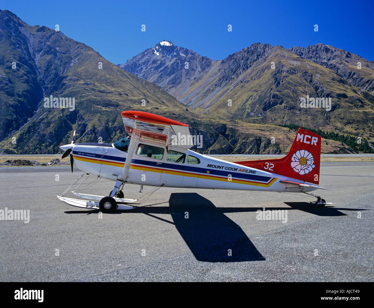 Mt Cook Airline Cessna206 Ski Flugzeug im Mount Cook Flughafen New Zealand Stockfoto