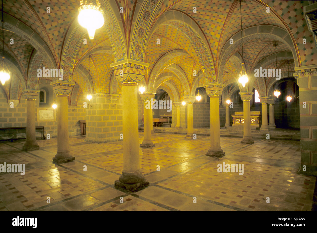 Crypt interior -Fotos und -Bildmaterial in hoher Auflösung – Alamy