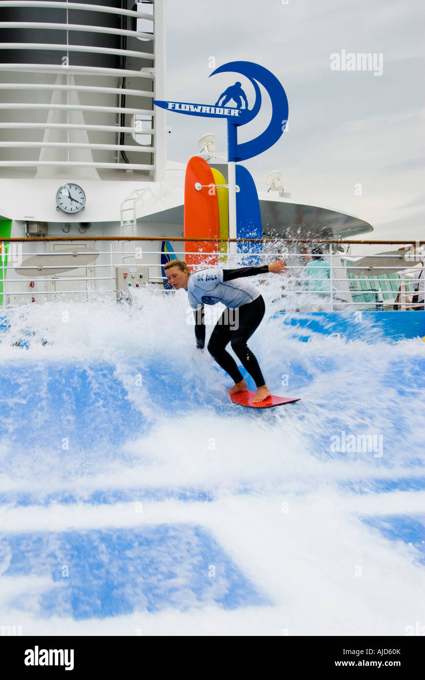 Surfen auf Freiheit der Meere, der größte Kreuzfahrtschiff der Welt Stockfoto