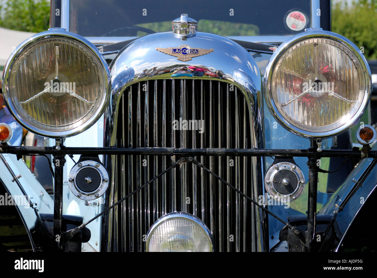 Kühlergrill und Scheinwerfer eines Oldtimers Lagonda motor Stockfoto