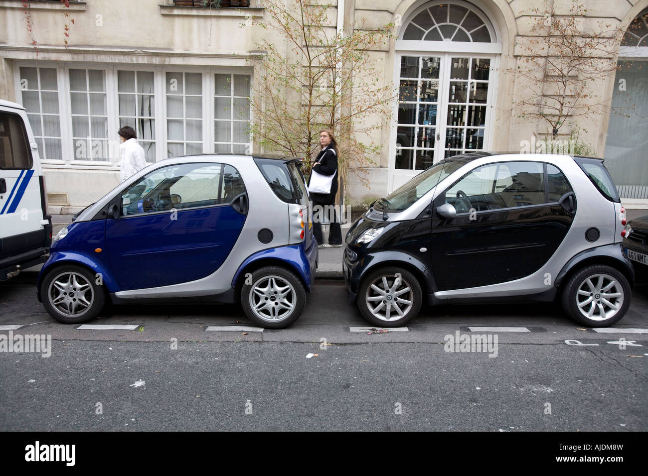 Frankreich Paris Smart Autos in einer Paris Straße ein Golf Cart Größe Fahrzeug bestimmt vor allem für den Einsatz im Nahverkehr das Smart soll Expo Stockfoto