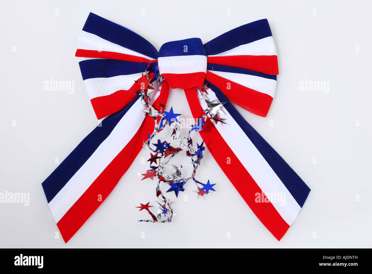 Bogen und Band in uns Flagge Farben Urlaub Dekoration Stockfoto