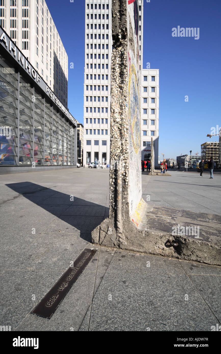 Berlin Mitte der Potsdamer Platz Berliner Mauer Wand Symbol symbolisch Beisheim Center Stockfoto