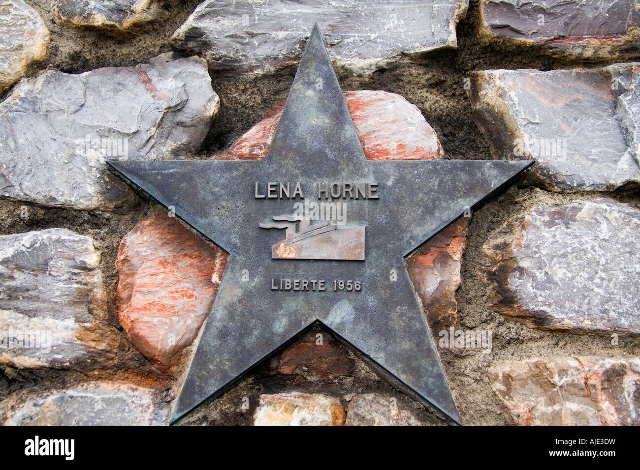 Messing-Stra auf Wand Plymouth Docks. 28 von 41. Lena Horne. Stockfoto