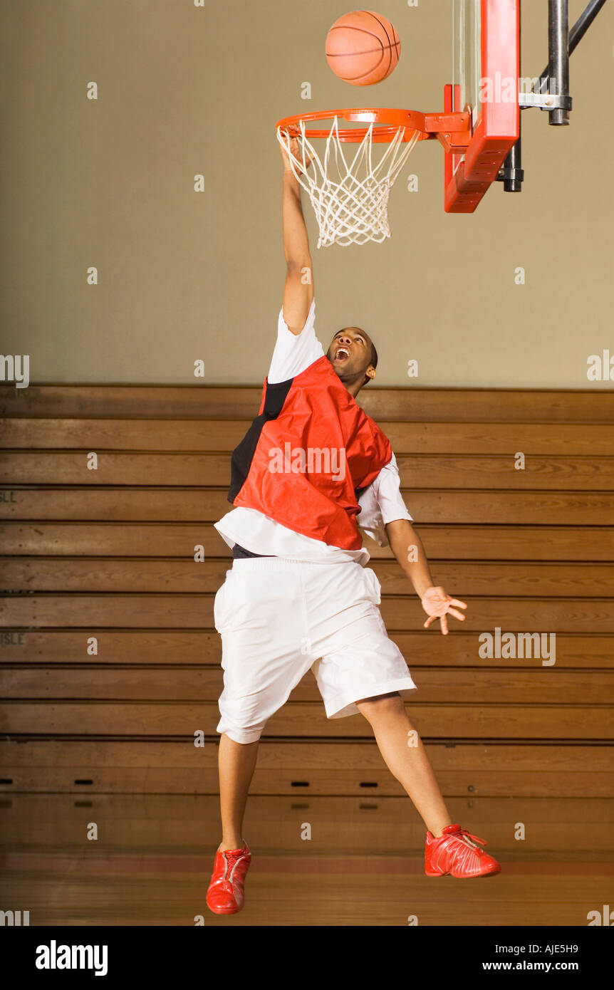 Basketball Spieler fehlen Slam dunk Stockfoto