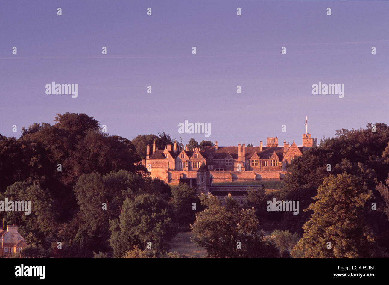 Fernblick über Rockingham Castle Northamptonshire im Sommer an der ersten Ampel. Stockfoto