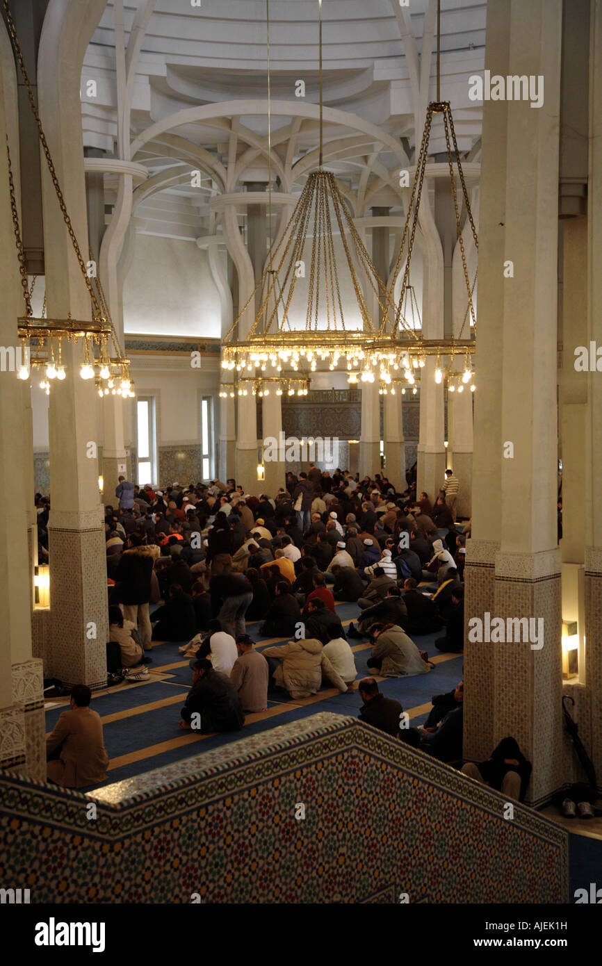 Islamische Gläubige beim Freitagsgebet in Rom Moschee Stockfoto