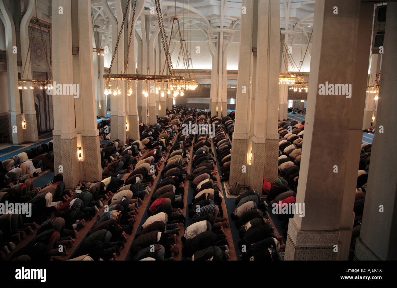 Islamische Gläubige beim Freitagsgebet in Rom Moschee Stockfoto
