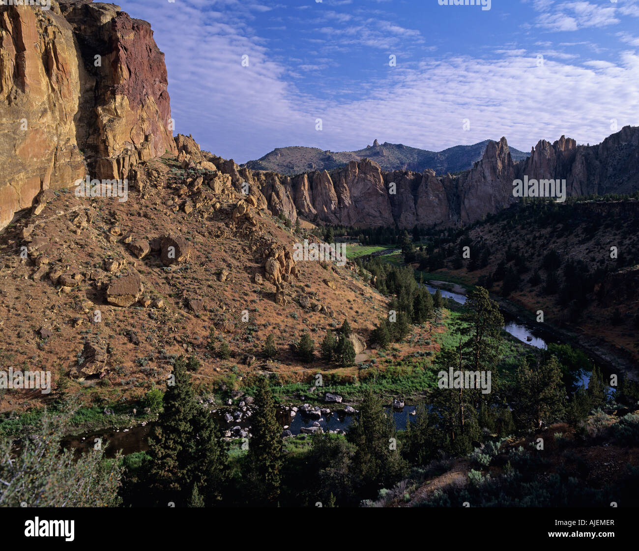 Smith Rock State Park Deschutes County Crooked River Canyon Valley Central Oregon State in der Nähe von Prineville Oregon USA Stockfoto