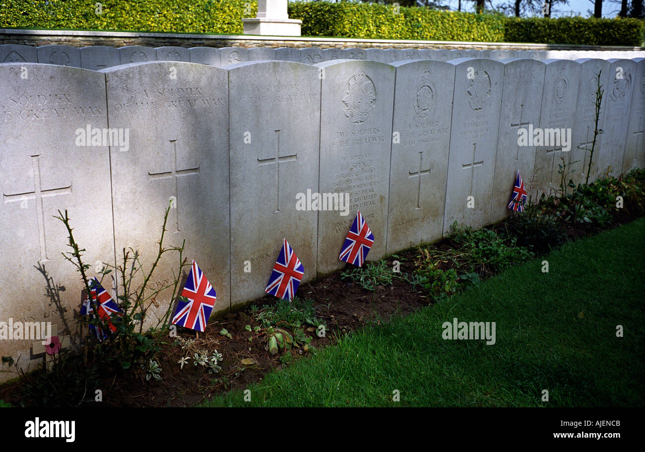 WW1 1914 1918 WELT KRIEG 1 WEIßDORN RIDGE CEMETERY DIE SOMME ERINNERUNG 2005 Stockfoto