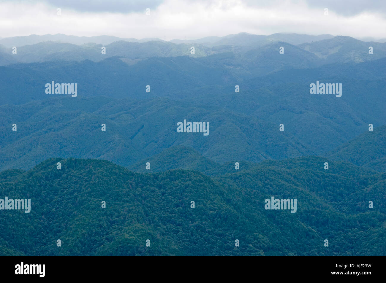 Blick vom Mount Hieizan (Hiei-Zan) mit Blick auf den nördlichen Rand der Stadt Kyoto, Kyoto, Japan Stockfoto